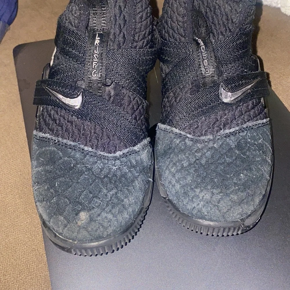 Nike Lebron‎ tennis shoes